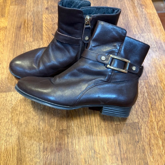 Isaac Mizrahi Live! Tinker Ankle Boot Sz 6W - Picture 2 of 9